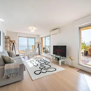 https://baie-roquebrune-terrasse-vue-mer-5mn-monaco-parking-gratuit.fr-provencehotel.com